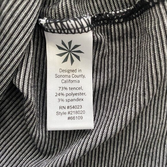 Athleta Black White Micro Stripe Shanti Long Sleeve Athleisure Top Shirt Size S‎ - Picture 14 of 16